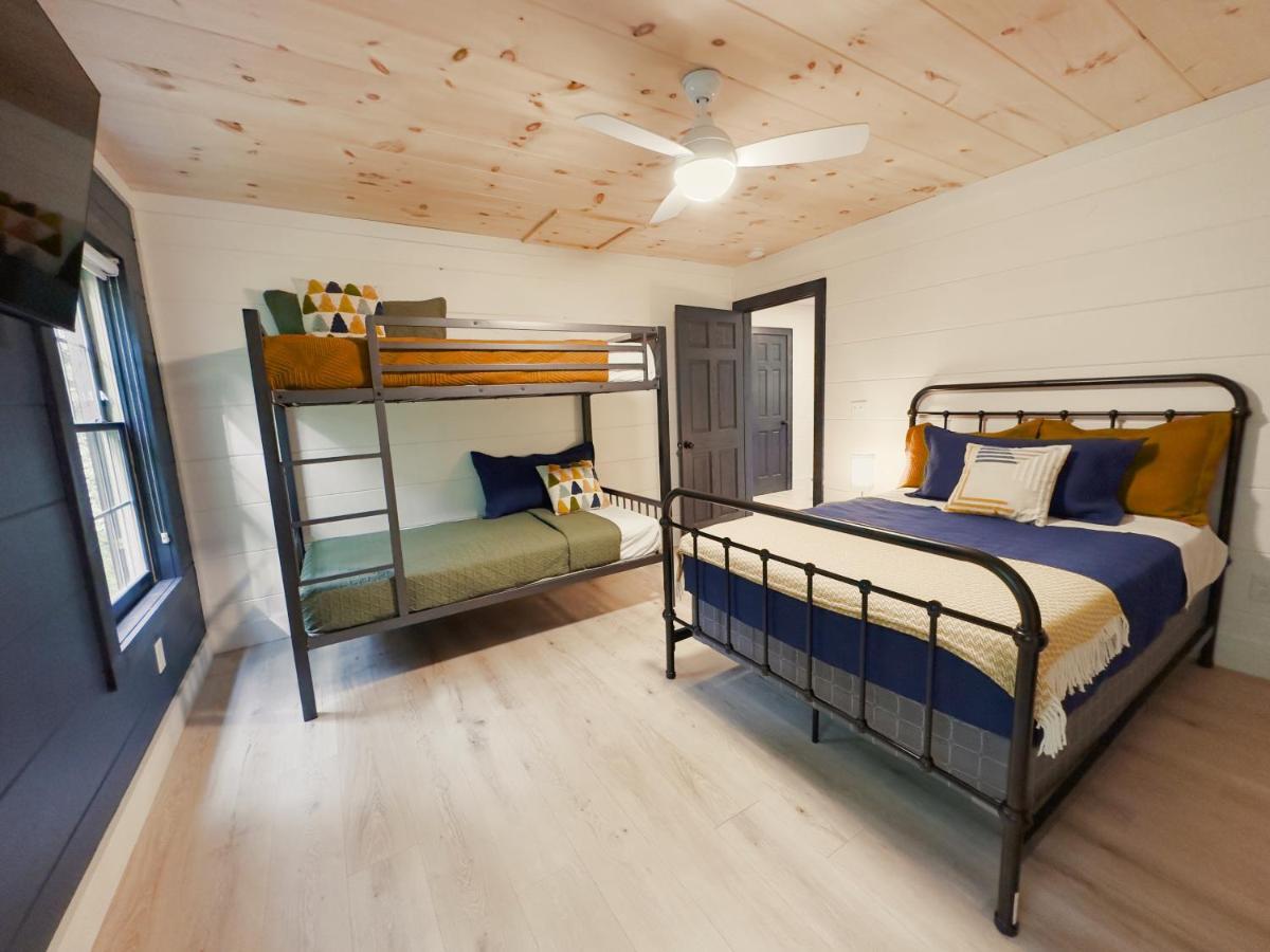 Whispering Pines Villa Сивиървил Екстериор снимка