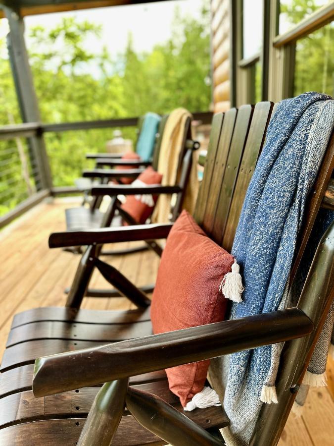Whispering Pines Villa Сивиървил Екстериор снимка