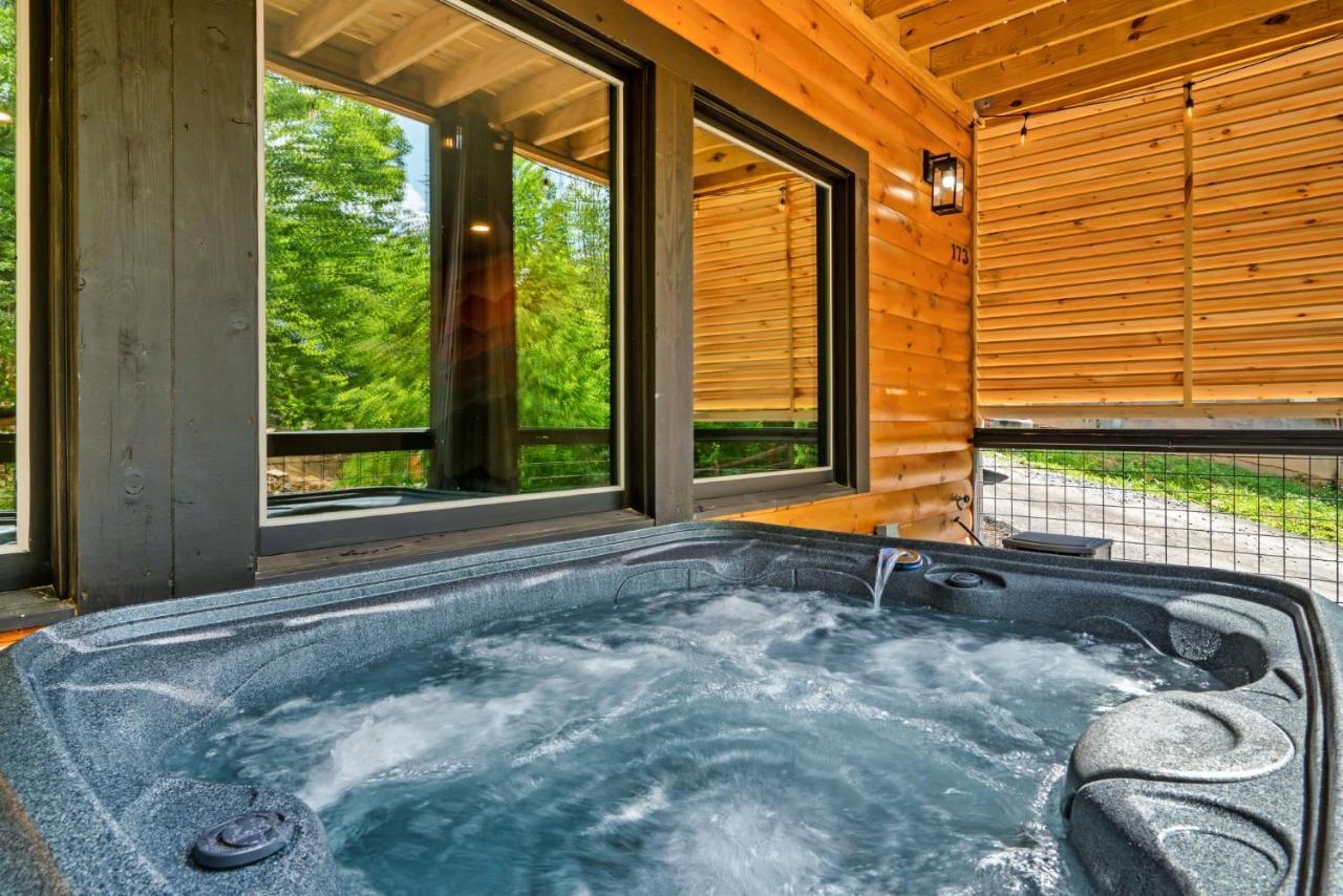 Whispering Pines Villa Сивиървил Екстериор снимка